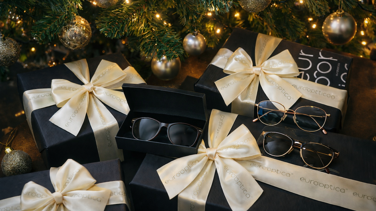 Eyewear gifts under new year tree