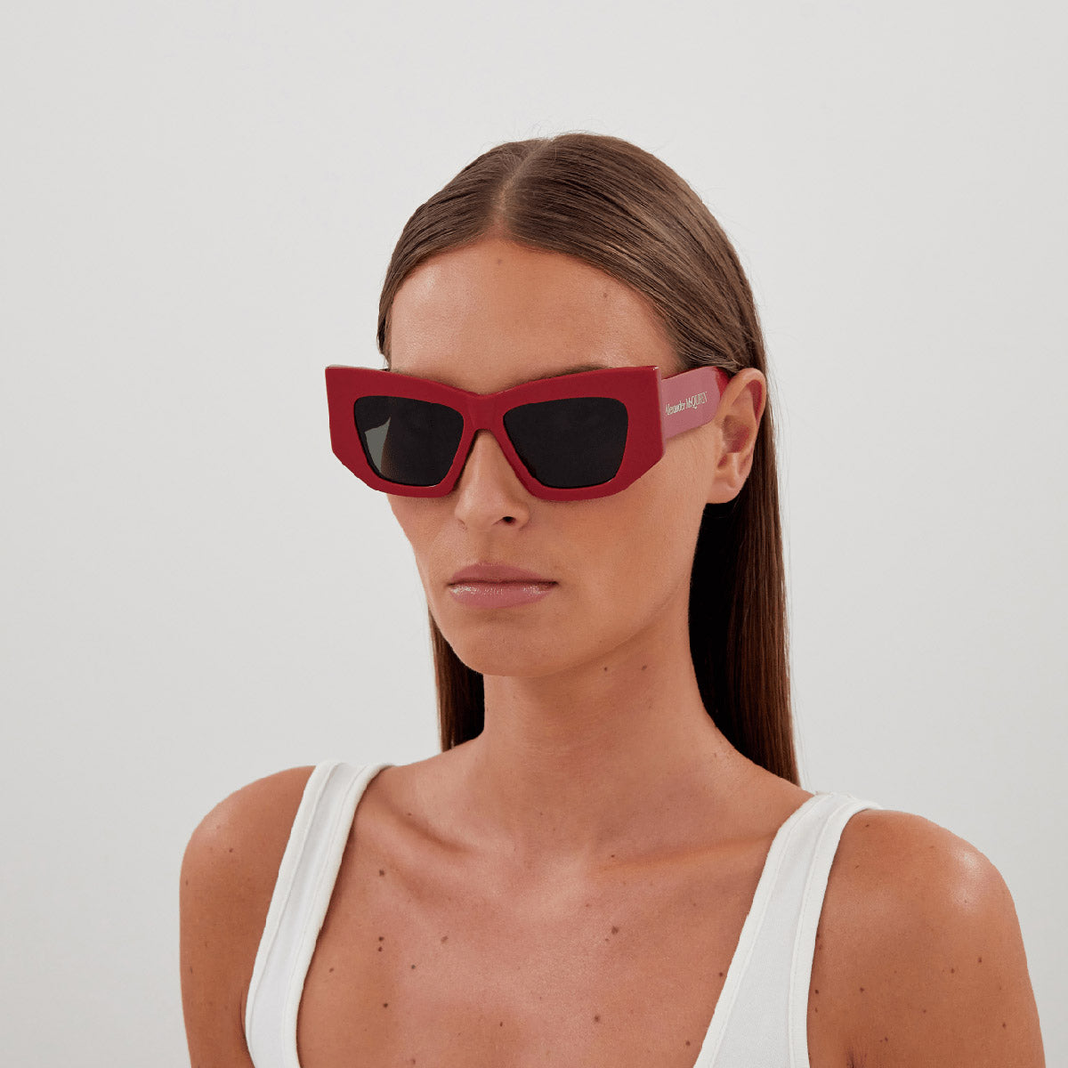 Alexander McQueen® AM0448S AM AM0448S 003 53 - Red / Gray Sunglasses