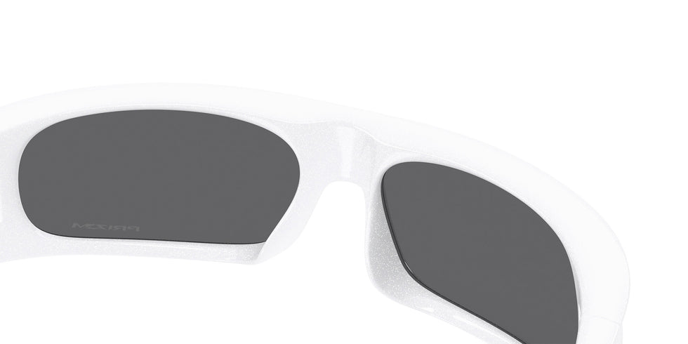 Oakley® OO9522 HIGHLAND OO9522 952202 62 Sunglasses - Pearlized White / Prizm Black Mirrored