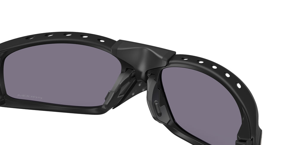 Oakley® OO9529 PLANTARIS SQ OO9529 952901 61 Sunglasses - Matte Black / Prizm Gray 952901