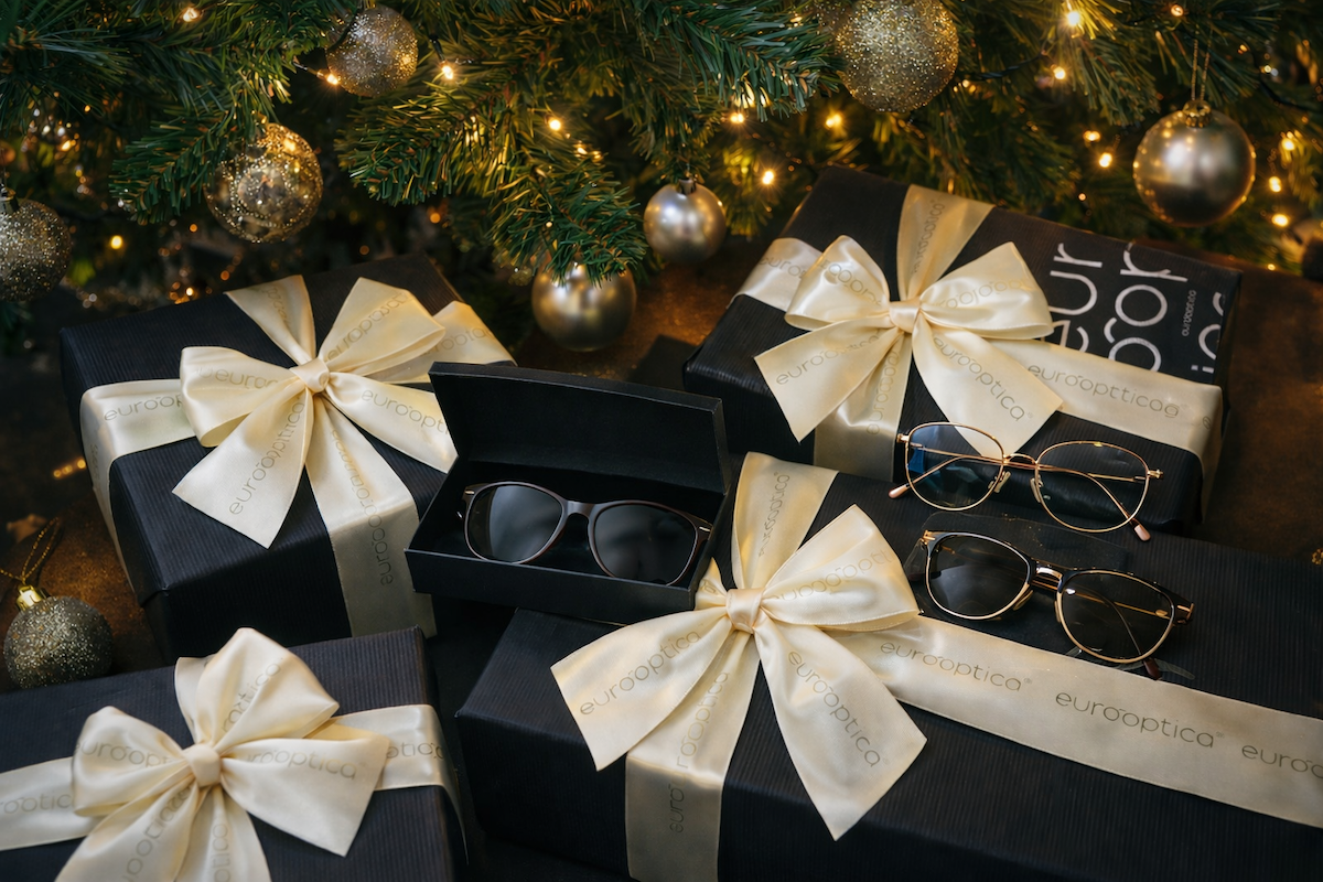 Eyewear gifts under new year tree