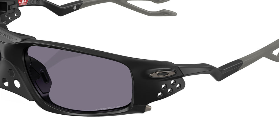 Oakley® OO9529 PLANTARIS SQ OO9529 952901 61 Sunglasses - Matte Black / Prizm Gray 952901