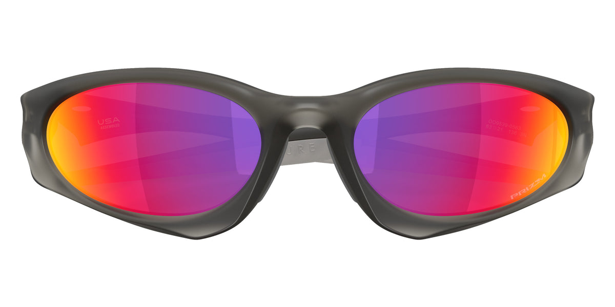Oakley® OO9539 SUTURE COAT Sunglasses - Matte Grey Smoke
